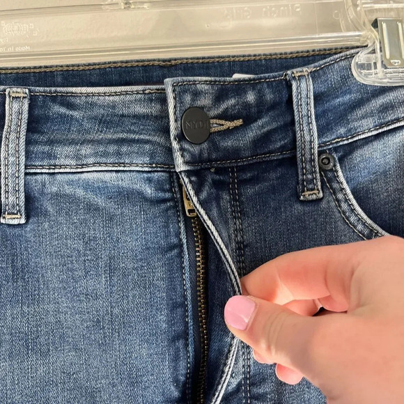 NYDG Womens Blue Marilyn Straight Jeans 8 Denim Cool Embrace Lift Tuck Tech - Picture 5 of 11